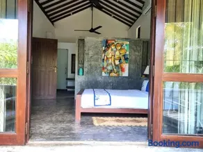 Ardeen Villa - superb 3 bedroom beachfront BB for 6, in Ranna- Tangalle- pick up, serviced, taxes included - Image 2