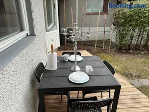 Cozy Independent House with Free Parking and 20 mins to center - Image 4