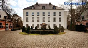 Luxury Pop Up Camping & Hotel Package & Private Transport to Tomorrowland - Image 3