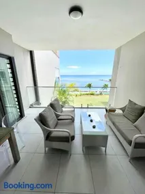 Luxury beach house with spectacular sea view and pool - Image 2