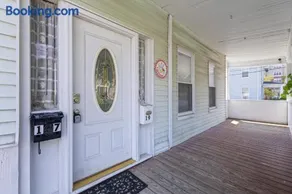 19 Malden 3Br Apt on 2F with WIFi and Free parking with Windows AC - Image 4