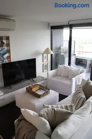Bright Ascot Vale Nest - Free Parking & Balcony - Image 1