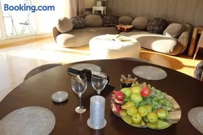 Tsiklauri Luxurious Apartment in the City Centre - Image 2