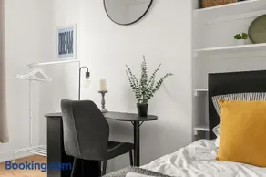 Station House - Quaint Victorian Home With Free Parking - Image 2