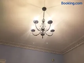 Spacious Victorian Apartment in Edinburgh City - Image 4