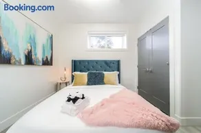 NEW - Chic Modern 3BDRM - Central - WiFi - Netflix - Image 4