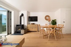 Ocean Reach, Stunning Sea View and Balcony, 2 BR, 2 BA, Parking - Image 4