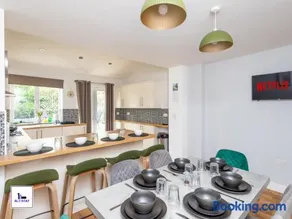 Greenwood by Alt-Stay Contractor Accommodation - 4 Bed Contractor Home With Parking, Wi-Fi & Full Kitchen - Ideal For Long stays - Image 3