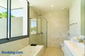 Ultra Luxury 5 Bedroom Retreat with Rooftop Solarium - Image 3