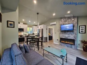 Alder Falls - Modern Woodland Retreat with Lake Access, AC, Fireplace, Patio, Sleeps 4 - Image 1