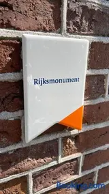 PUUR Eastermar - monumentaal, authentiek en luxe koetshuis aan open vaarwater met jacuzzi en sauna - Image 2