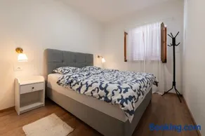 Seafront apartment Elona - Image 4