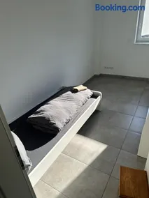 3 Zimmer Wohnung mit Balkon und Parkplatz - Image 2