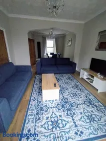 large 4 bedroom - Image 1