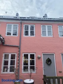 The Pink House - Image 5