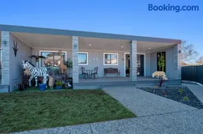 Zoo Villas: Villa Giraffe - Central Wynyard - Image 3
