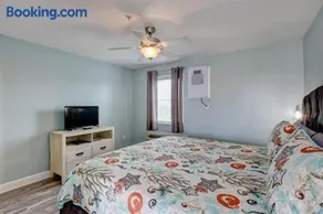 Surf City Coastal Motel Coral Cove - Image 2