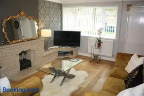 Gorgeous 3 bed House In Milton Keynes - Image 2