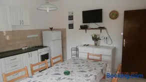 Charming Apartment in Gdinj + Garden - Image 3
