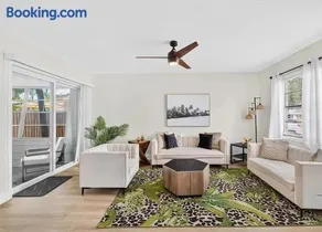 Spacious Tampa Retreat with Screened-In Pool - Image 1