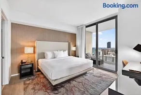 HYDE BEACH HOUSE THREE-BEDROOM, WATERFRONT, OCEAN AND INTERCOSTAL VIEW, ROOFTOP POOL, 5 MiN WALK TO BEACH - Image 2