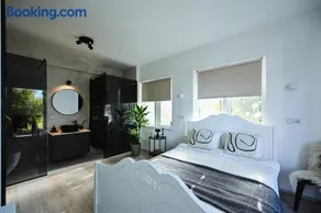 ÁLka - Cozy Room by the Sea With Private Hot Tub - Image 3