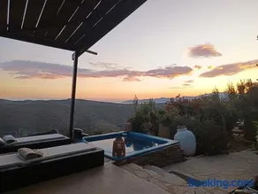 Kalliberry Cycladic hidden gem with outdoor bathtub - Image 3