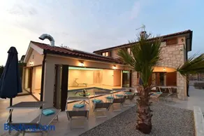 Villa Muskatel KRK -with heated covered pool - Image 2