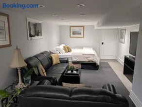 King Size In-Suite Basement - Image 4