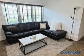 Charming Condo - Pool, Minutes to Beach - Image 2