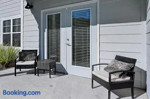 Lake View 2BR 2BA Suite Nr DWTN & NAS w POOL & Gym - Image 2