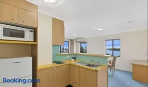 The Entrance Waterfront Apartment 525 - Image 1