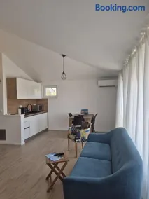 Seaview Art Studio with balcony - Image 2