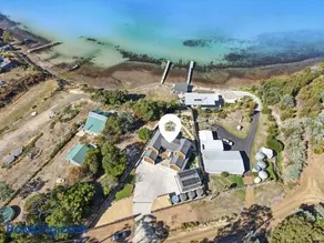 Modern Coastal Retreat and Hot Tub - Image 5