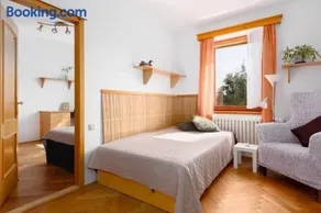 Entire house with garden near Prague - Image 5