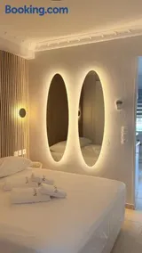 The Luxe Spot - Image 1