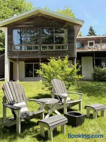 Bungalow on Lake Charles Halifax-Dartmouth HRM - Image 1