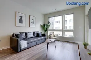 Modern & Bright Apartment in Alexandria - Image 1