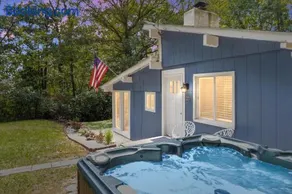 Blue Bird 3BR Cabin - Sleeps 8, Hot Tub, Starlink Wifi, Fire Pit - Image 3