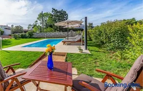Three-Bedroom Holiday Home In Premantura - Image 1