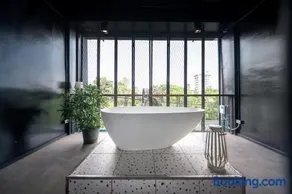 MIQ Ekkamai2 3BR Designer home Oval Bathtub 15pax - Image 2