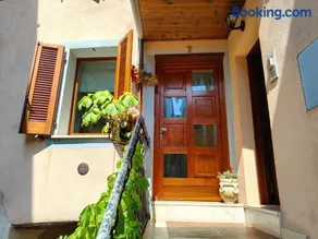 Colaela Home - Image 1