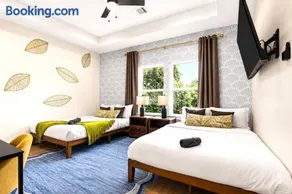 Downtown Luxe Retreat - King Bed, Pool, Pong, Billiards, Grill & FREE Coffee - Image 2