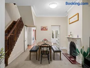 4BR House with Garage near ICC & Darling Harbour & CBD - Image 4
