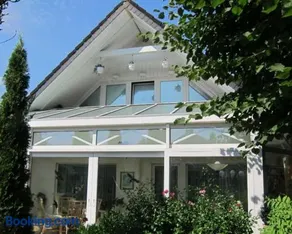 Schöne Ferienwohnung im HAUS SONNENGARTEN mit WLAN und Parkplatz in Achim bei Bremen - Image 1