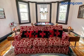 Parkside Paradise Elegant Victorian Home Just Steps from the Park - Image 4