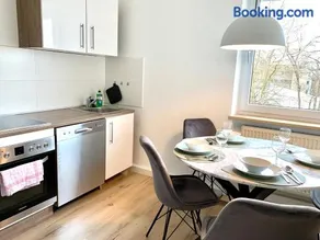 Modern 2-Bedroom Apartment Near Messe 2-4 Guests - Image 2