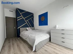 Sissy Ring House - Image 4