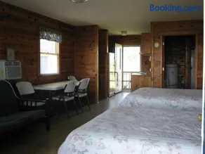 Virginia Landing Camping Resort Cabin 1 - Image 3