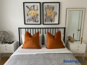 Clearbrooke Gem- Bright Private Bedroom close to YYZ - Image 5